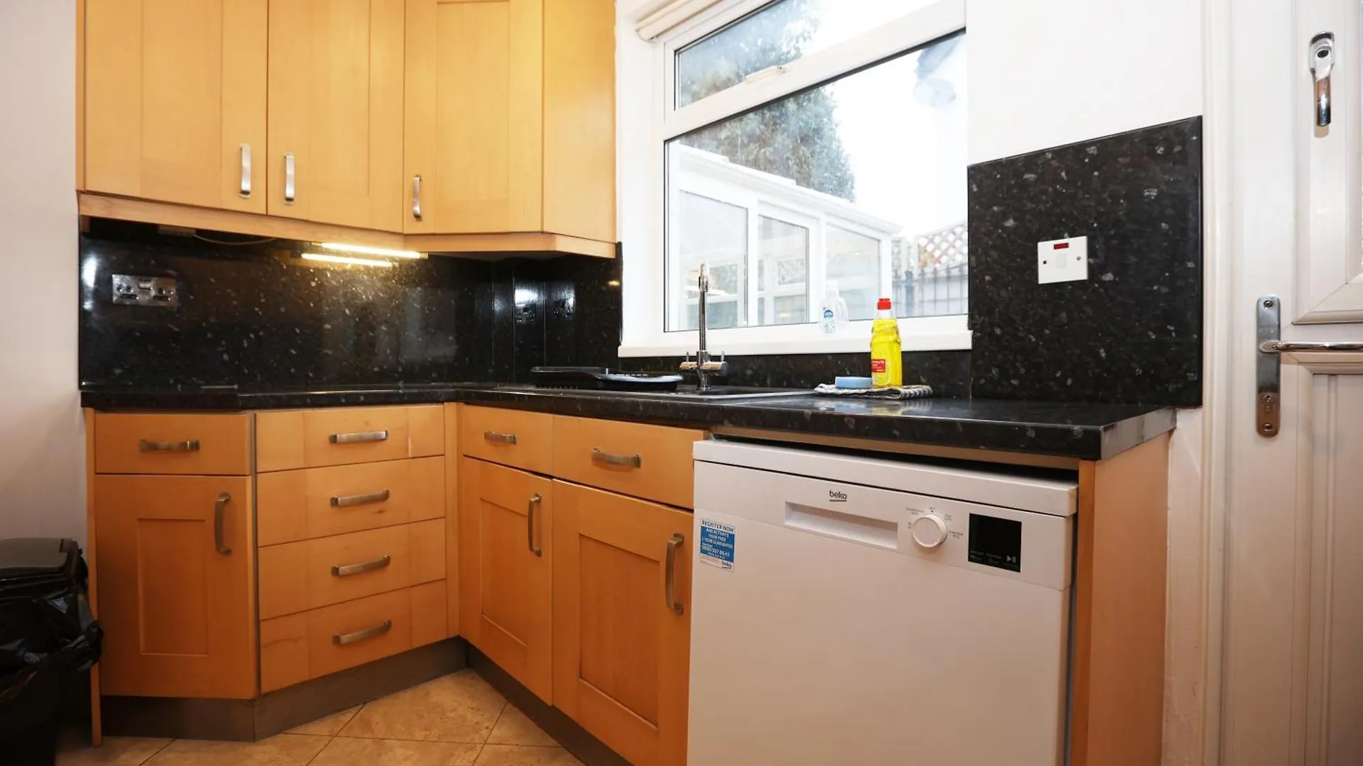 Hollybush House, Huge Disc For Monthly Stays, Great Location, Free Parking Cardiff Apartment
