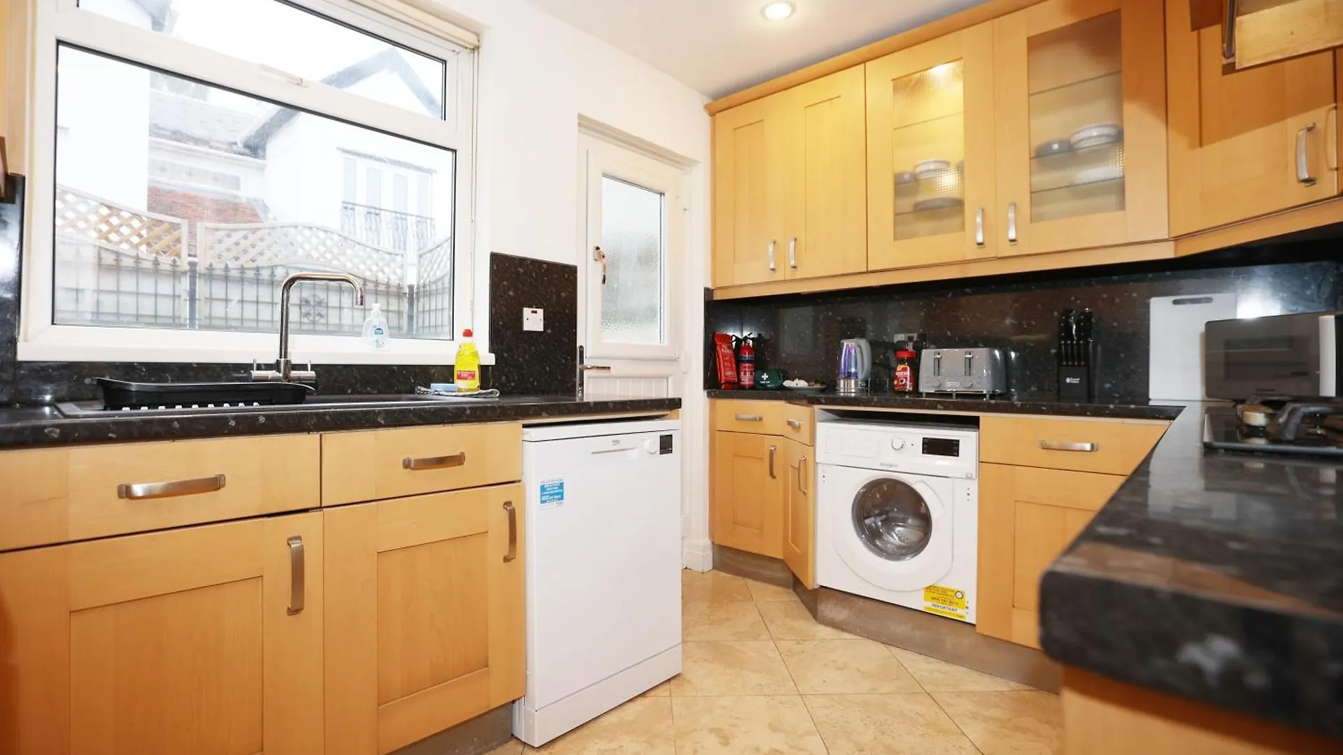 Hollybush House, Huge Disc For Monthly Stays, Great Location, Free Parking Cardiff Apartment