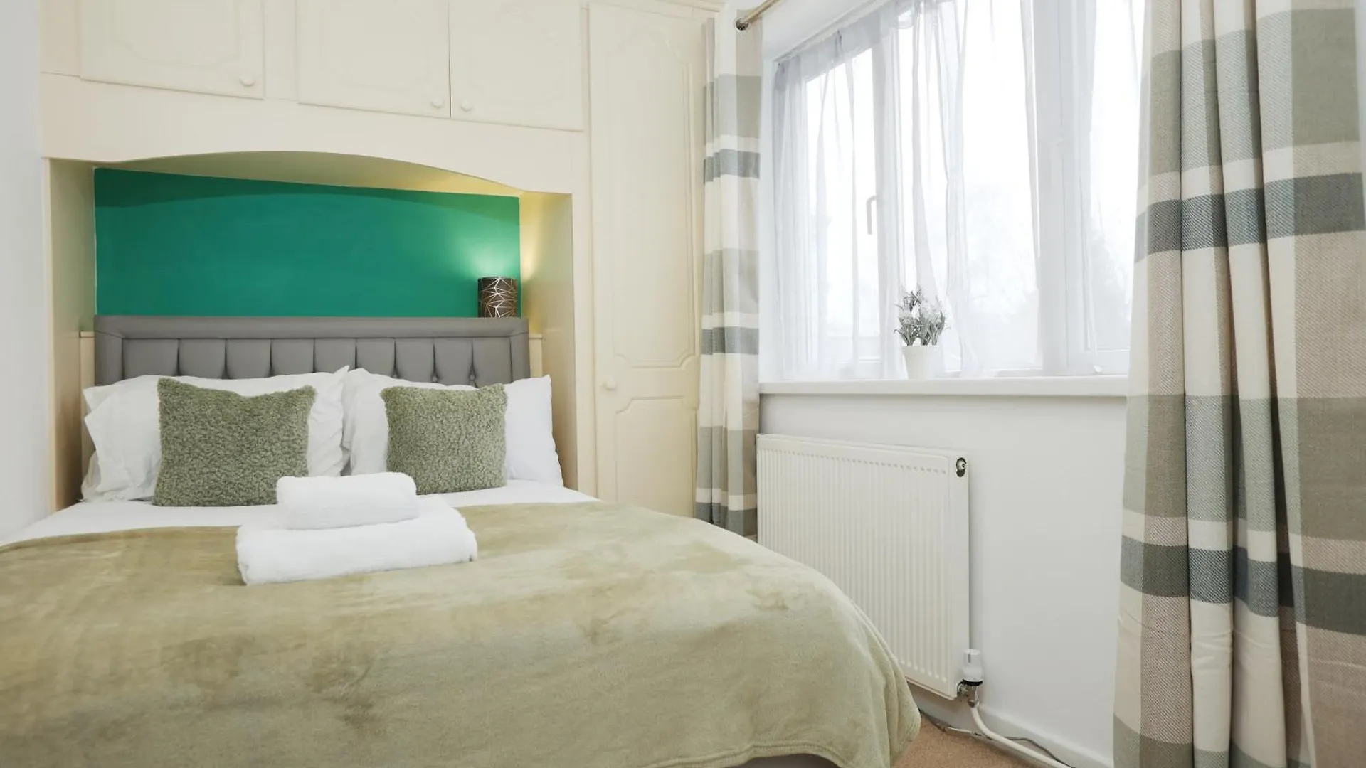 Hollybush House, Huge Disc For Monthly Stays, Great Location, Free Parking Cardiff