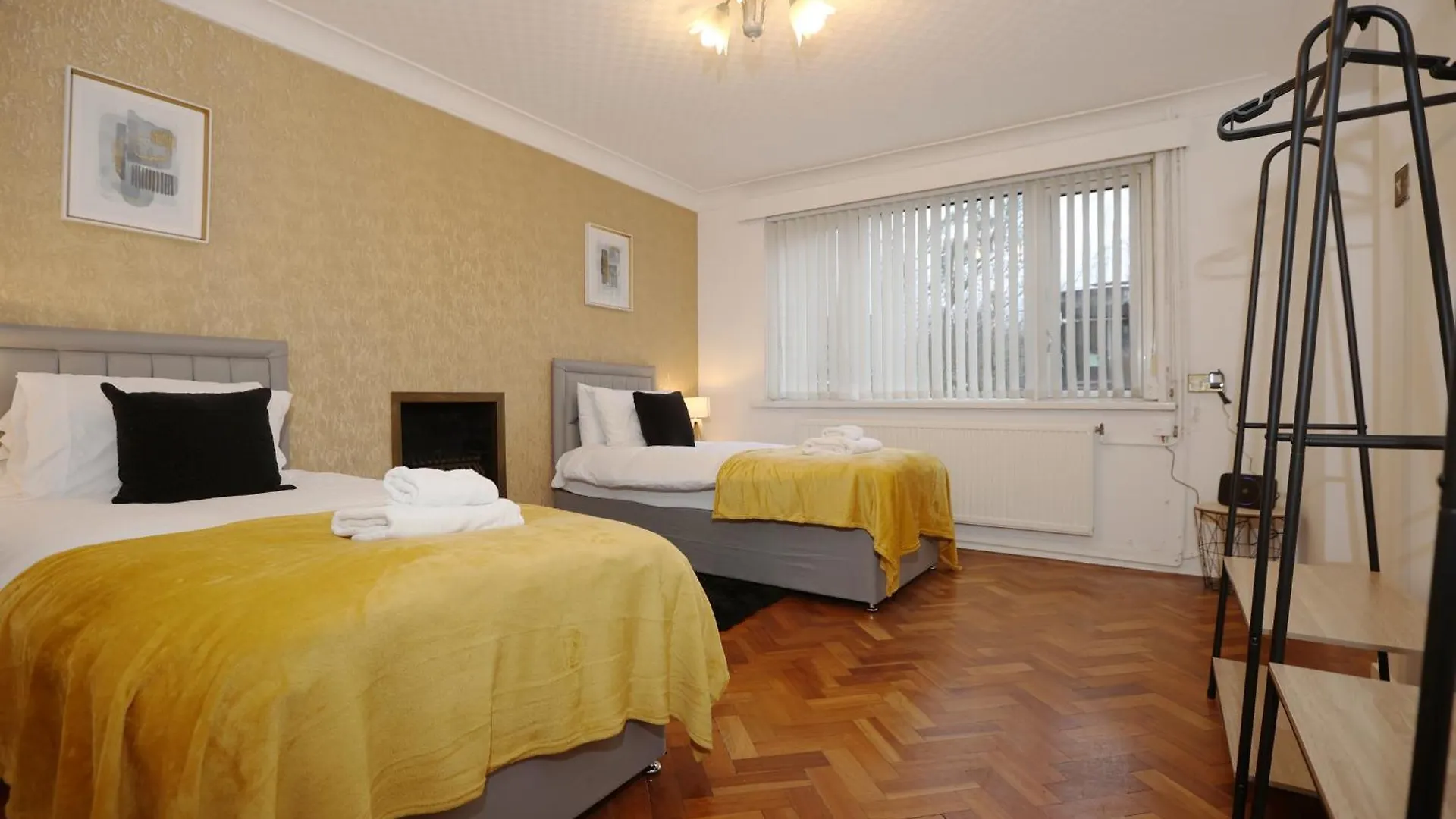Hollybush House, Huge Disc For Monthly Stays, Great Location, Free Parking Cardiff 0*,